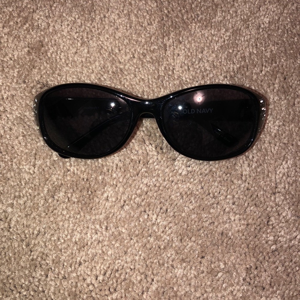 BLACK DIAMOND STUDDED SUNGLASSES